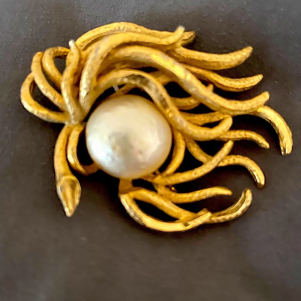 Capri vintage brooch